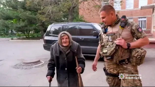 Шла целый день: 98-летняя бабушка пешком вышла из оккупированного Очеретиного