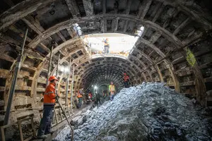 На перегоне «Демеевская» – «Лыбидская» начали демонтаж тоннеля