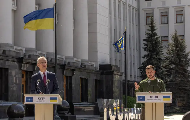 Фронт упадет и Украина никому не нужна: россияне запускают фейки о причинах визита Столтенберга в Киев