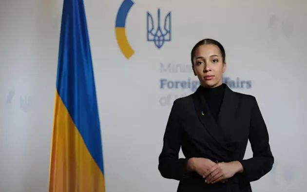 Консульскую информацию для СМИ в Украине теперь будет сообщать цифровое лицо Виктория ШИ