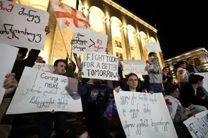 В Грузии протестующие снова вышли под стены парламента