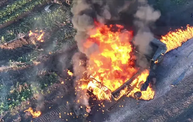 Эффектная детонация: украинские военные дроном уничтожили российскую БМП