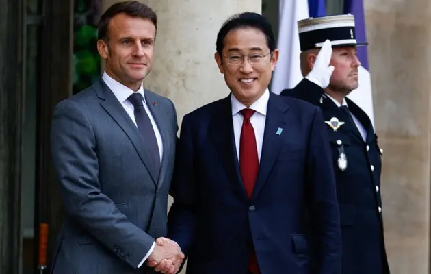 Лідери Франції та Японії домовилися розпочати переговори щодо нової угоди про безпеку