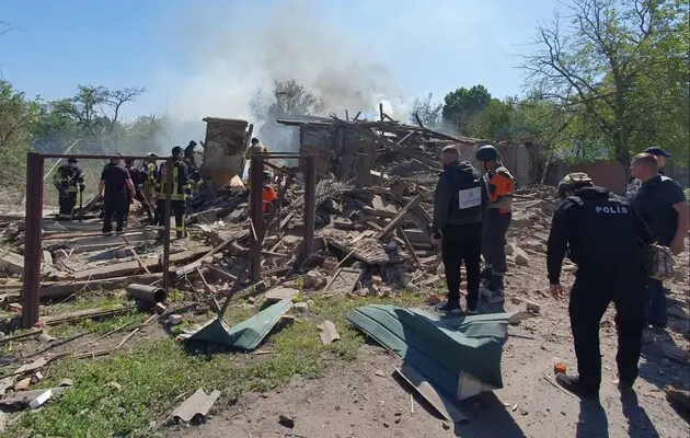 Россияне сбросили бомбы на частный сектор Харькова – есть погибшая и раненые