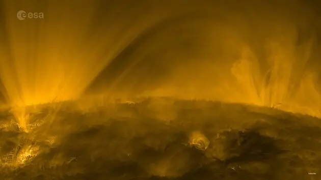 Аппарат ESA записал видео с поверхностью Солнца