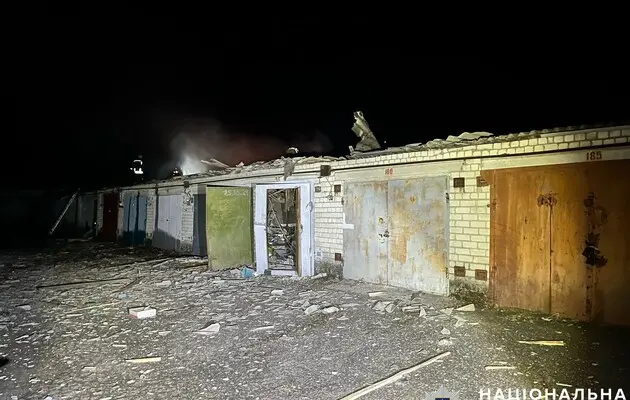 Обстріли Херсонщини: війська РФ поранили людину, пошкоджені будинки, є влучання в навчальний заклад