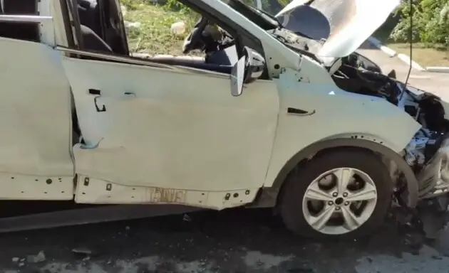 В Бердянске взорвали автомобиль коллаборанта, он погиб