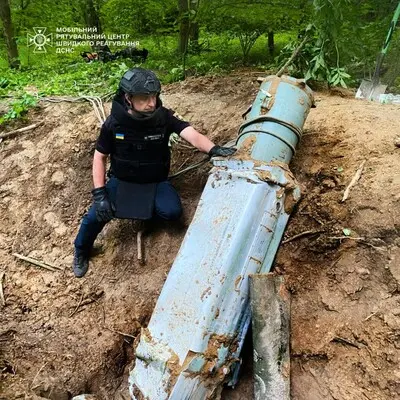 В Киеве пиротехники ГСЧС обезвредили боевую часть российской ракеты Х-69