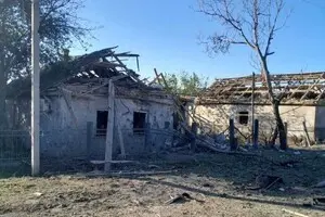 Войска РФ обстреляли поселок на Херсонщине: ранена женщина, есть разрушения