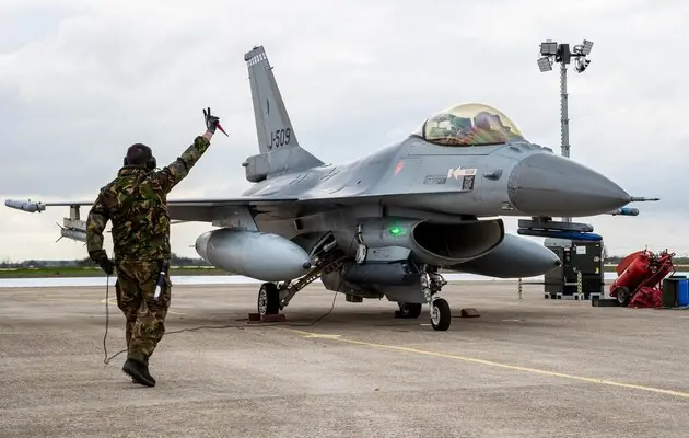Евлаш заявил, что часть украинских пилотов завершает обучение на западных истребителях F-16