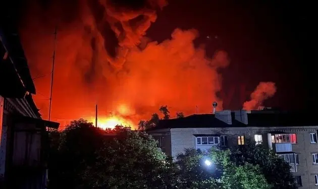 В оккупированных Ровеньках раздались взрывы: сообщается о пожаре на нефтебазе