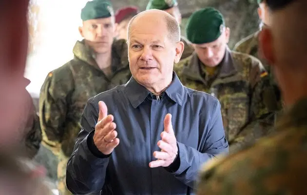 Шольц объяснил, кому из военнообязанных украинцев «ничего не грозит» в Германии