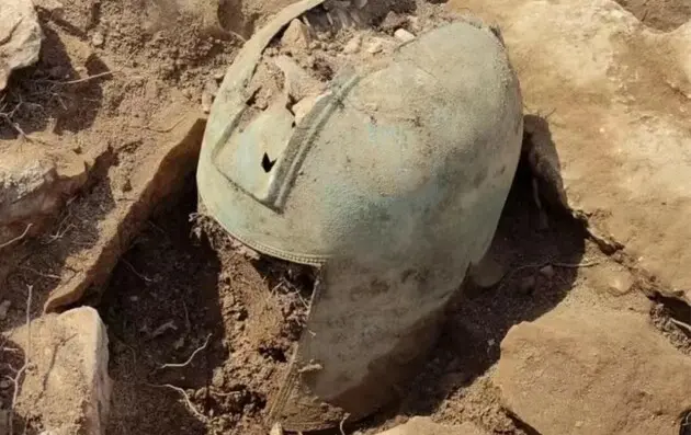 Вероятно, шлем был подношением богам