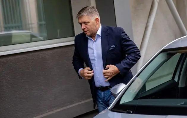 Прем'єр Словаччини Фіцо перебуває у операційній: медики не можуть зупинити кровотечу — ЗМІ