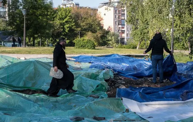 Возле Национального музея Украины в Киеве снесли «храм-МАФ» УПЦ МП