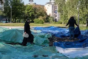 Біля Національного музею України в Києві знесли «храм-МАФ» УПЦ МП