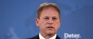 Міністр оборони Британії показав, як виглядає «швидка поставка» озброєння Україні