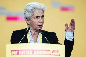 Депутат Бундестага раскритиковала Макрона и Шольца за 