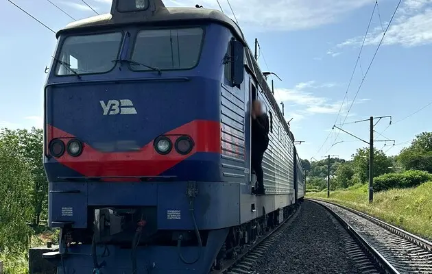 У Львові пасажирський потяг наїхав на чоловіка 