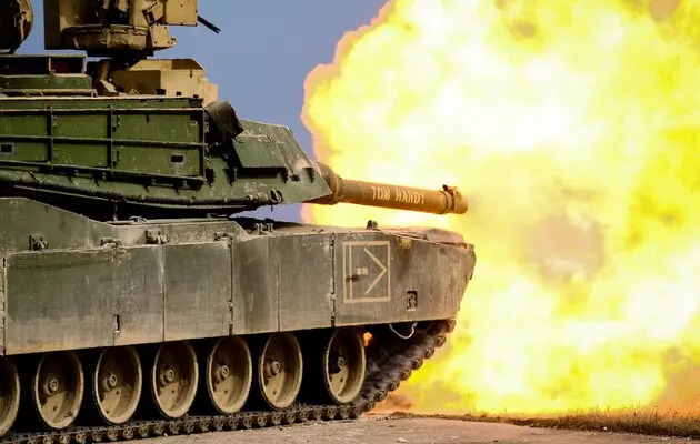  Українські військові встановлюють власну броню на американські танки Abrams — Forbes 