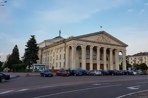 Забрали майже всіх чоловіків: Чернігівський драмтеатр припинив роботу 