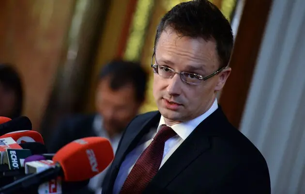 Глава МЗС Угорщини: Європейські політики висувають все більш божевільні ідеї щодо підтримки України