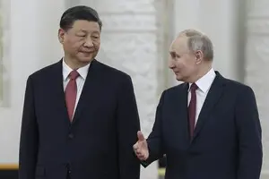 Си Цзиньпин отказался от прямых поставок оружия России, но может поплатиться за поддержку ее ВПК – WP