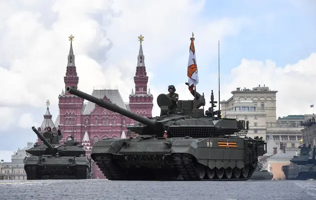 У Британії пояснили, чому росіяни вдруге поспіль скасували «танковий біатлон»
