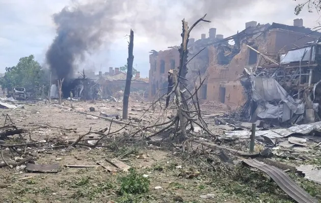 Війська РФ вдарили по житловій забудові в Лимані: 8 постраждалих