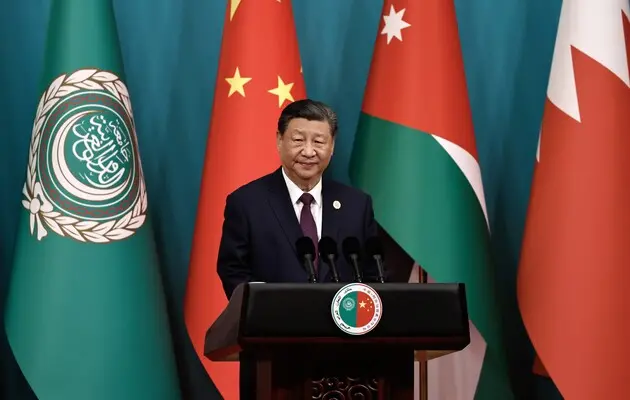 Сі Цзіньпін заявив про готовність працювати з арабськими країнами над вирішенням проблем у “гарячих точках” 