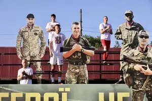 Футболісти українського клубу передали свої медалі УПЛ сім'ям загиблих військових
