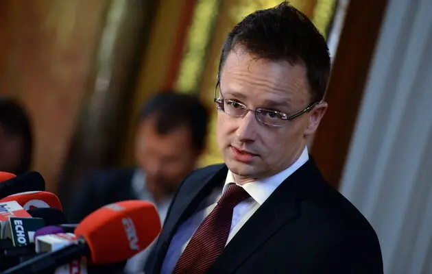 Венгрия пока не решила, будет ли на Саммите мира. Сийярто пожаловался, что туда не позвали РФ