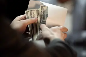 НАБУ викрило адвоката на пропозиції хабара 200 тисяч доларів у справі «Укренерго»