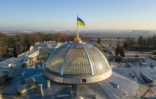 Большинство украинцев поддерживают идею сильного парламента – опрос