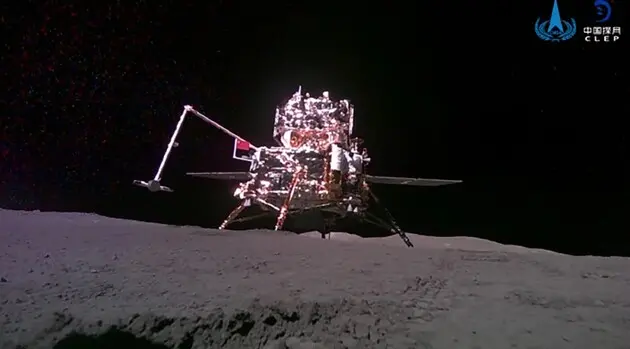 Апарат «Чан'є-6» підняв прапор Китаю на зворотному боці Місяця