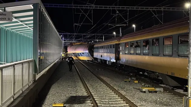 У Чехії поїзд, що прямував в Україну, зіштовхнувся з вантажним: є загиблі
