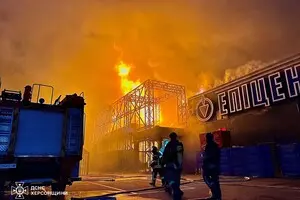 В Херсоні всю ніч гасили пожежі після російських обстрілів