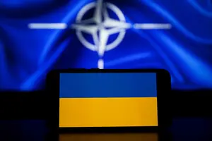 НАТО намерена расширить обмен оборонными технологиями и разведданными Украиной — Bloomberg