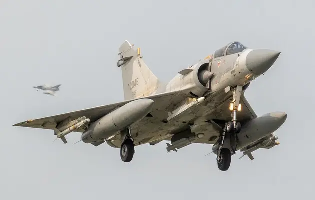 Макрон заявил, что Франция поставит в Украину истребители Mirage 2000