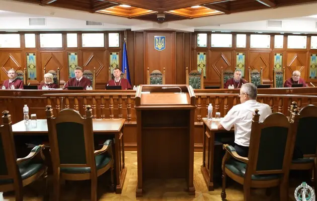 ВККСУ та Конституційний Суд України 