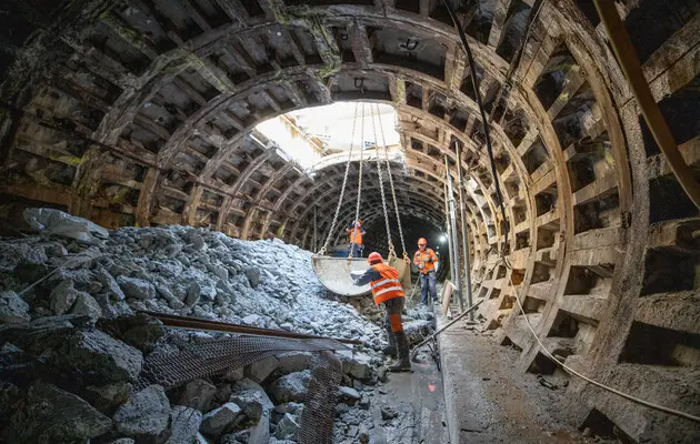 Відновити звичне курсування метро на Теремки обіцяють на початку осені