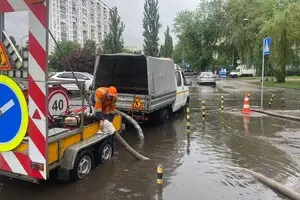 Ливень привел к коллапсам на дорогах Киева