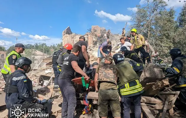 Ракетный удар по Кривому Рогу: восемь человек погибли, еще более 20 — получили ранения