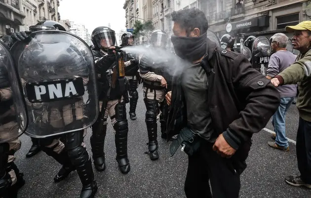 Сенат Аргентины одобрил пакет реформ Милея, несмотря на протесты