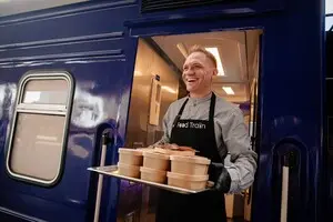 Работники поезда-кухни за 100 дней работы приготовили полмиллиона порций еды харьковчанам