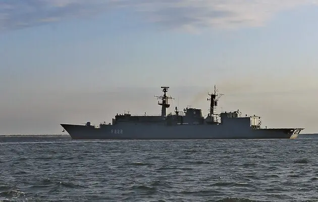 Вслед за военными кораблями РФ и подводной лодкой США к берегам Кубы прибыло патрульное судно ВМС Канады