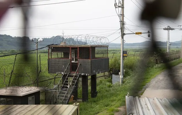 Военные КНДР проводят строительные работы вдоль границы с Южной Кореей — Yonhap