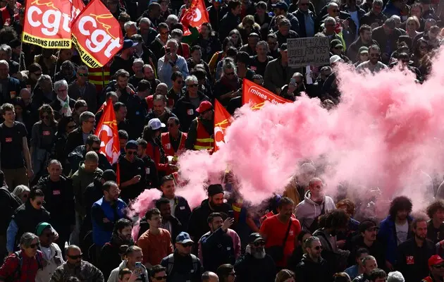 Во Франции прошли протесты против ультраправых