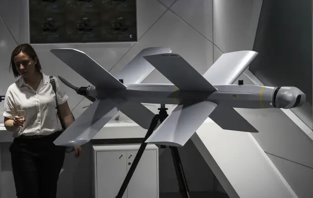 Росіяни розробляють дрони, котрі літатимуть роєм – що це означає