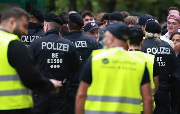 Немецкая полиция подстрелила мужчину с киркой возле фан-зоны Евро-2024